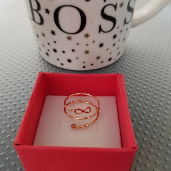 Infinity Design Ring Sz 8 - Picture 4 of 11